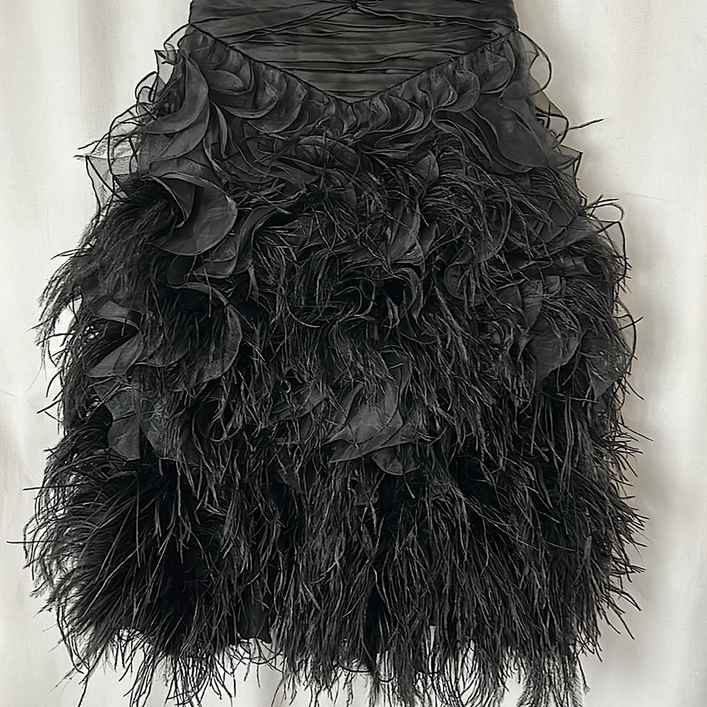 Ysa Makino NWT STUNNING Vintage Black Silk Feathered Strapless Dress **Size 8** - Picture 6 of 7